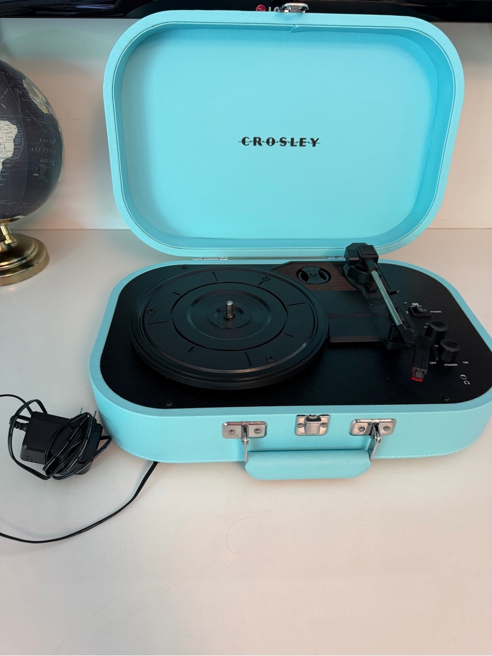Crosley Portable Suitcase Turntable in Aqua